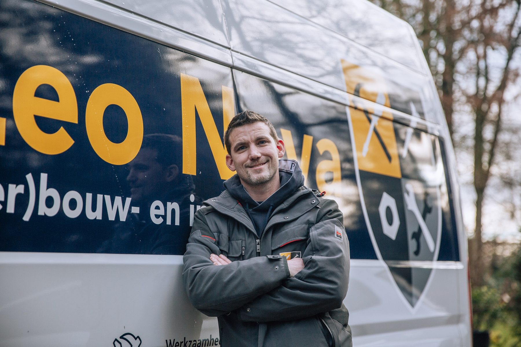 Vakman van Leo Nova werkt aan ruwbouw